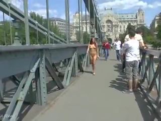 Gila telanjang tereza klip beliau hebat badan pada awam jalan-jalan