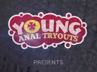 Młody analny tryouts - koleś dokucza cecha